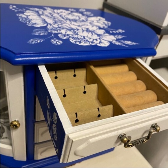 Refinished Medium Blue Floral Jewelry Box / Upcycled Painted Jewelry Box - Picture 8 of 10